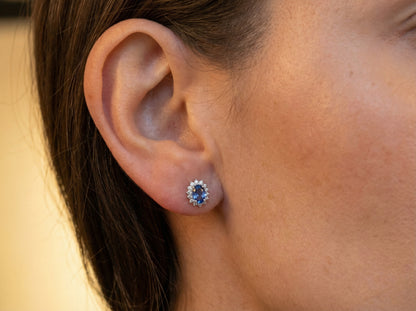 Royal Blue Halo – Ovale Tanzanite Øredobber i 925 Sølv
