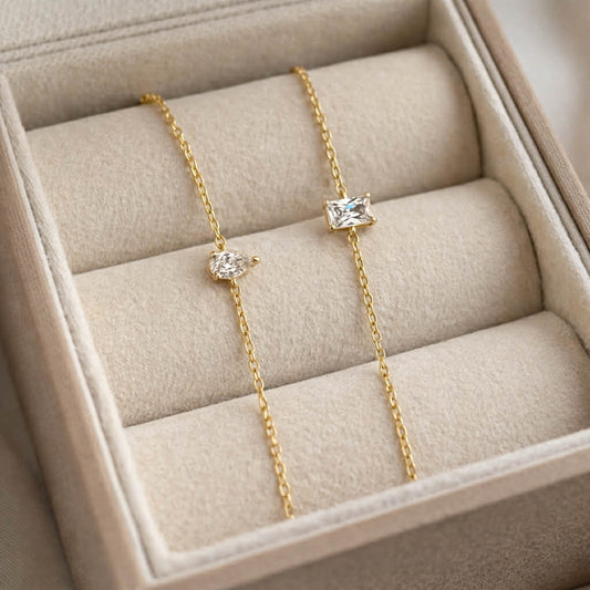 Minimalist Armbånd med Gullbelagt lenke og hvit Zirkonia.