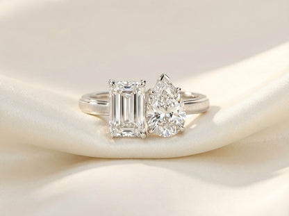 Two Stone Diamond Ring – Emerald / Pear Cut (Gull & Sølv)